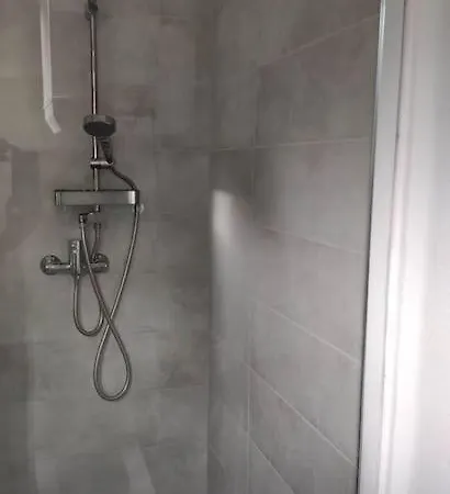 Miedzy Sosnami Nyaraló *
